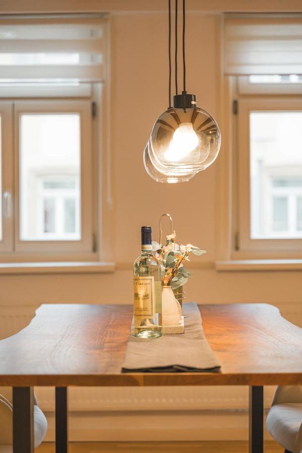 Moderne Altbauwohnung Im Zentrum - Kingsize Bett - Netflix Apartment